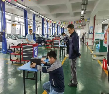 学院综合培训中心对重庆三峡职业学院 48 名学生进行了汽车维修工的高级工社会职业技能认定考试，